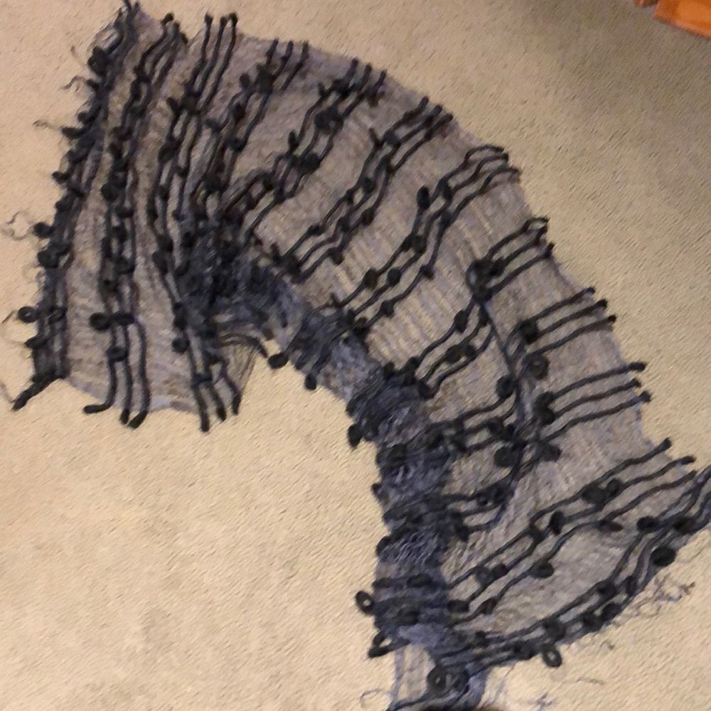A very funky scarf! - Picture 4 of 4